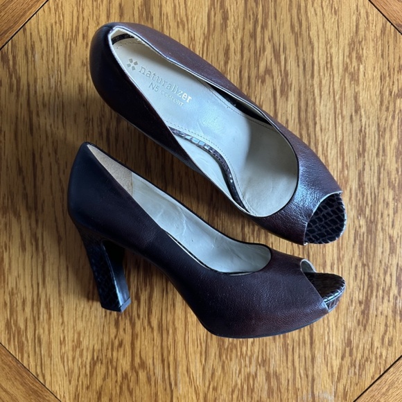 **NATURALIZER* Brown Solid x Reptile Print Peep Toe Heels Size 10W - Picture 1 of 9